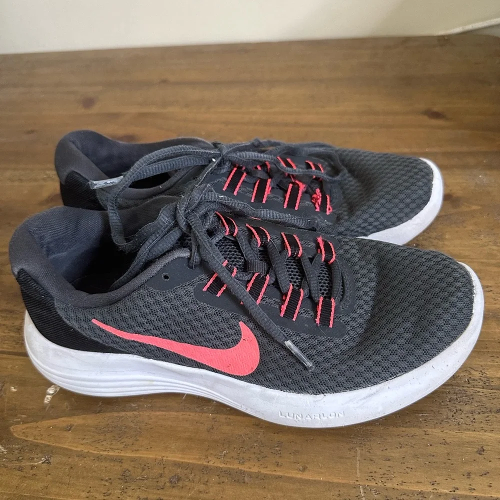 Womans Gray Hot Pink Nike Lunarlon running Shoes size 6.5